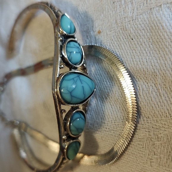 Two Women's Silver Braclets - Picture 6 of 6